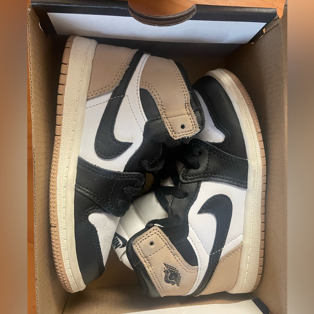 Boys Jordan's